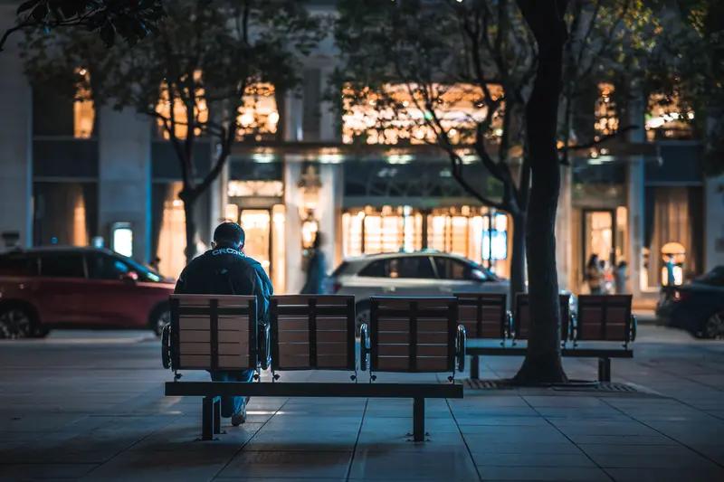 发现没，
生活里活得累的人，
十有八九都有一个执念，
就是太在乎、太计较了

​