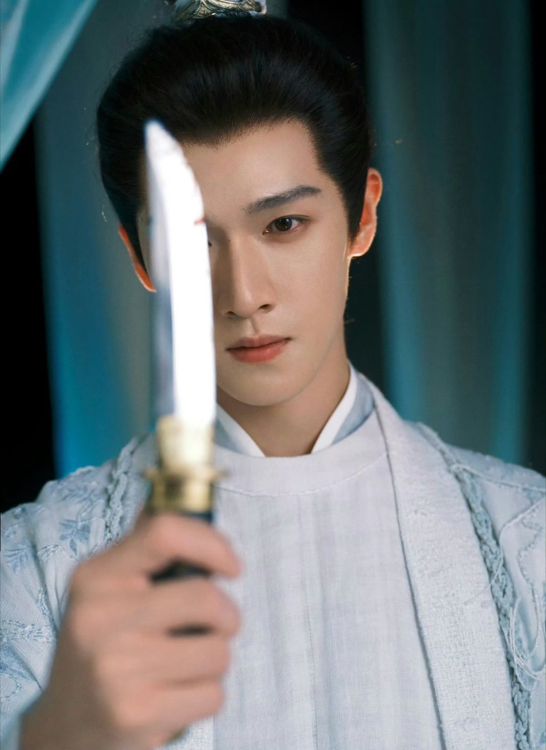 李昀锐你是文臣还是武将李昀锐表面文臣背地玩刀《尚公主》反差感拉满，一袭长衫温润谋
