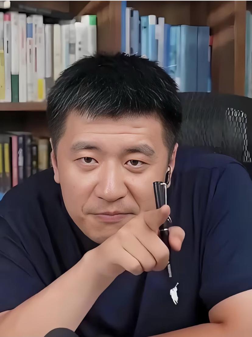 听猎头闺蜜聊完才懂，张雪峰说的全是扎心现实，普通人想打破信息差真的难到窒息。
