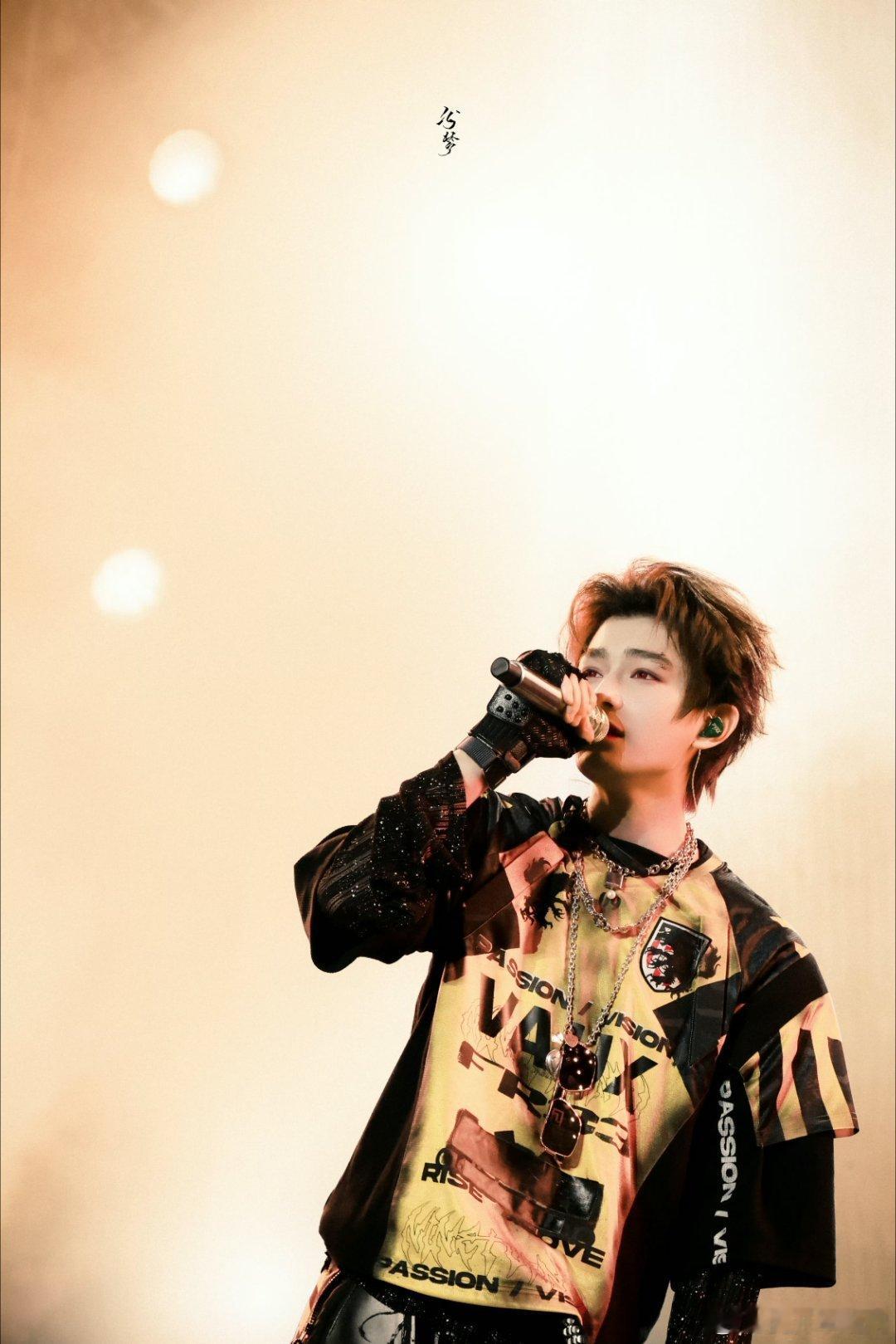 dyx “海水拥抱月亮，我将日落揽下为你积攒满腔爱意”