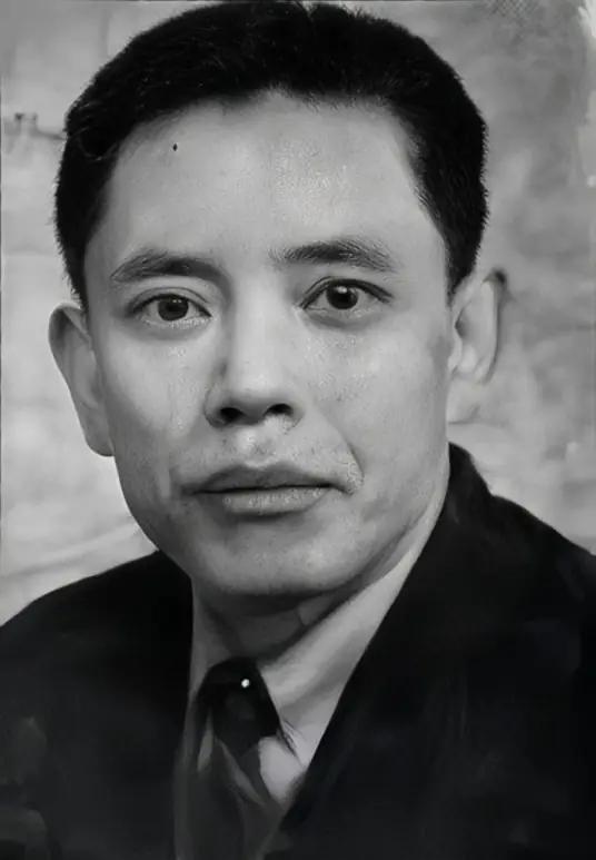 1948年，军统元老余乐醒在自贡的街上遇到了自己的学生，可是这名学生却是奉命来抓