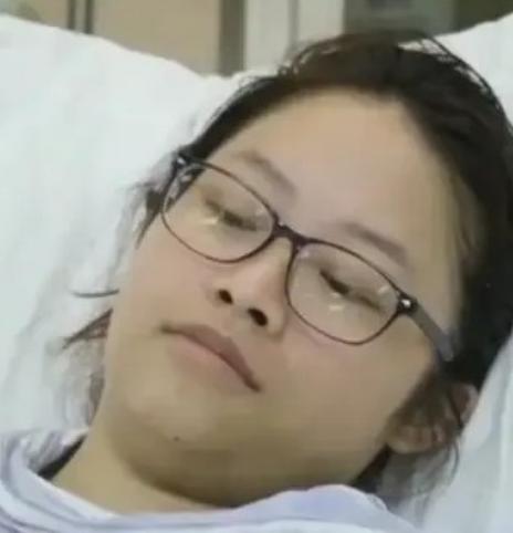 2016年，19岁女孩心脏手术做到一半，主刀医生却突然手抖着跑下手术台，手术室瞬