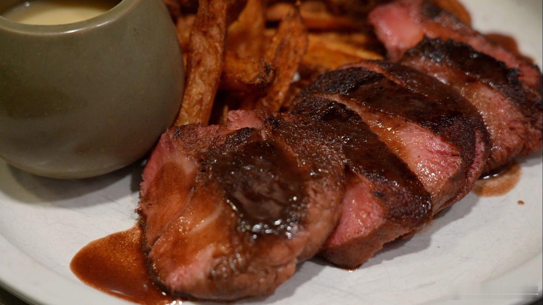 做了一份纯素的牛扒 做了一份纯素的牛扒