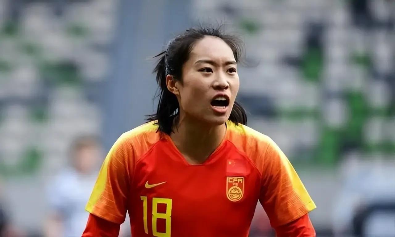 1-0，又赢了！中国女足大将闪耀欧洲icon，首发出战，帮助球队晋级8强。唐嘉丽