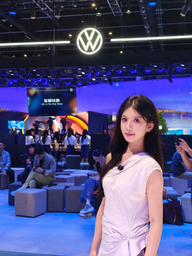 大众汽车集团，今年热门车太多了，展台好多车值得看。给拍了很多大众汽车集团的照片，