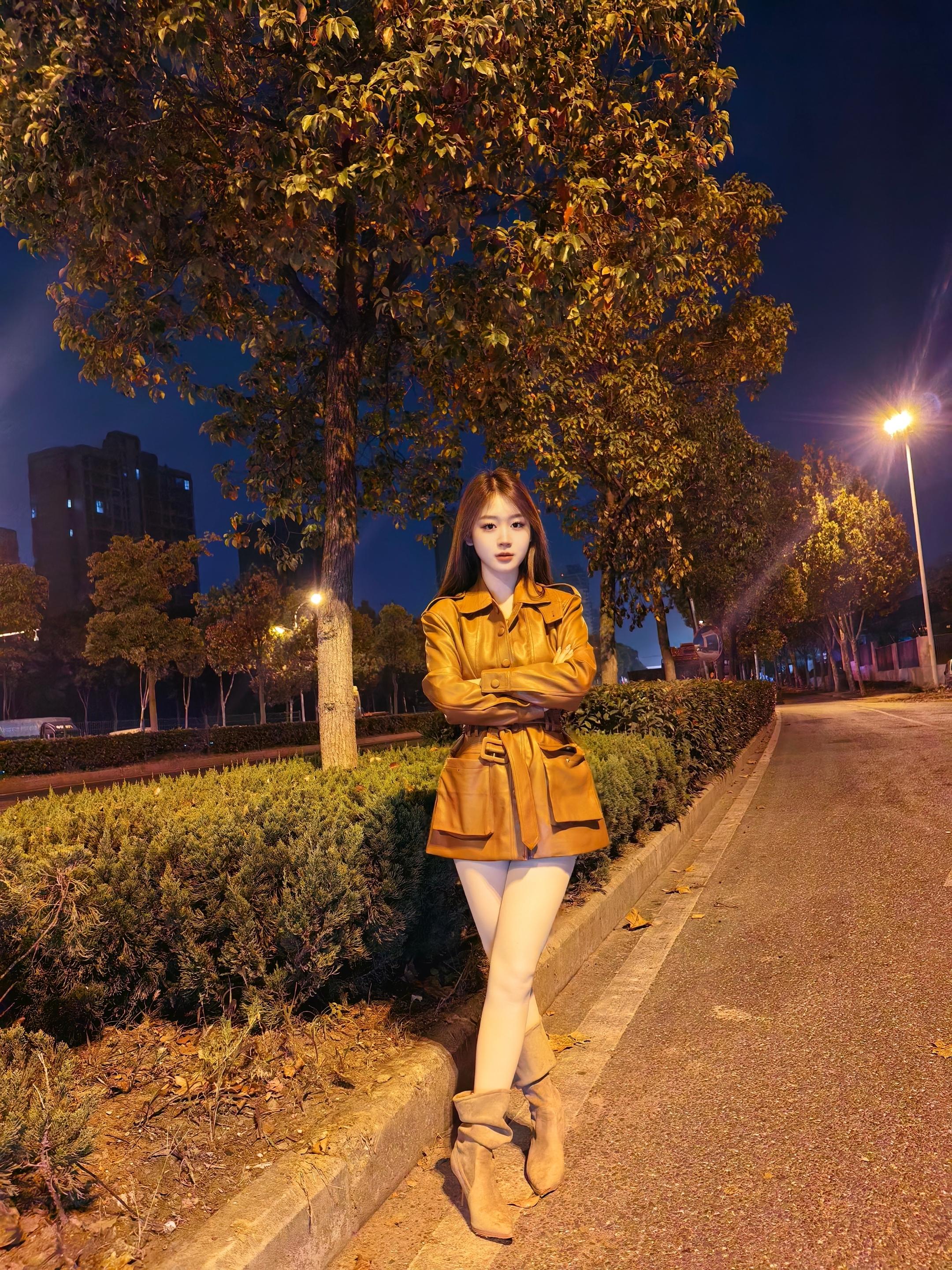 秋天的风的确冷 但我没穿去年的外套 不想有你身上的味道