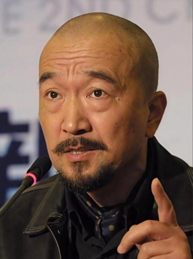 他一生坚守'戏比天大'，拒绝千万广告、斩断'铁三角'资源、缺席儿子婚礼，他靠角色