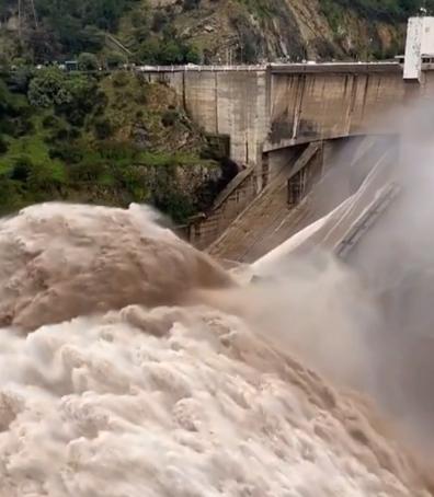 俄乌战场居然对着老百姓的“活命大坝”动手了，别尔哥罗德州那座水库大坝被乌军连着轰