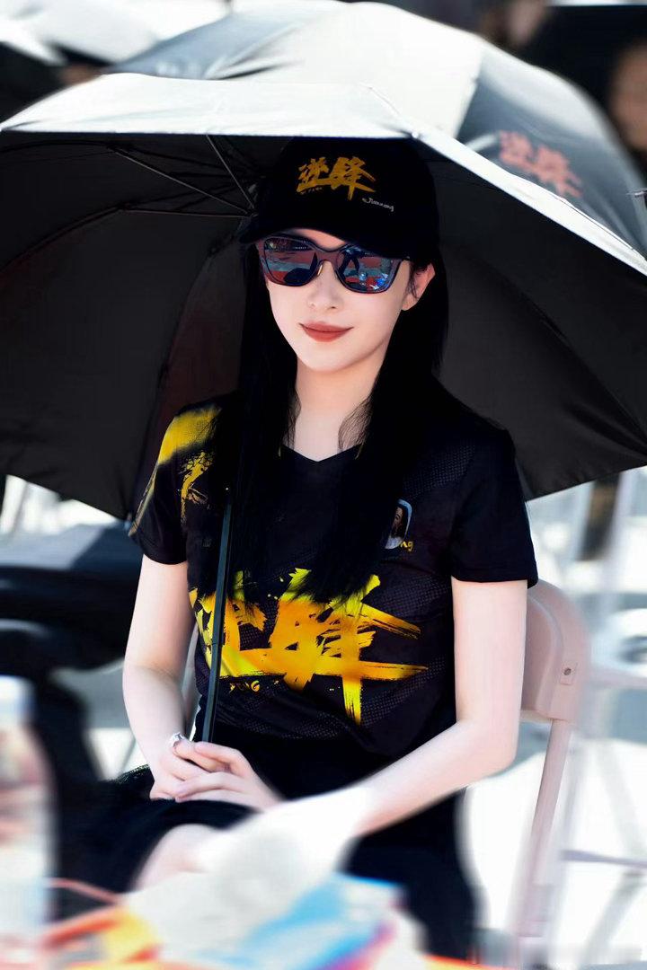 阚清子新电影逆锋开机阚清子新电影逆锋开机，告别综艺舞台，沉下心来拍电影。为贴合角