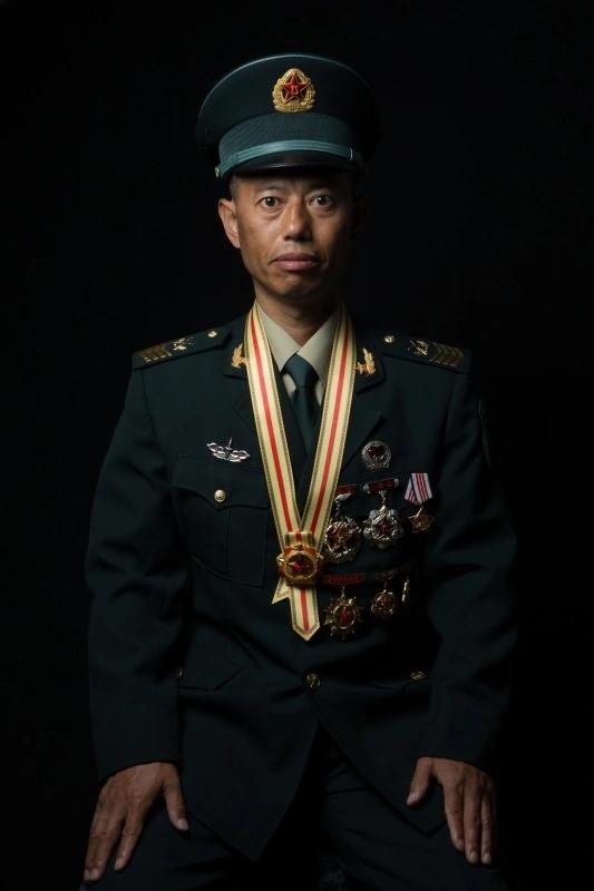 2004年，二炮某旅一枚新导弹发射测试时，竟一通电就卡壳，可专家修了3天3夜也没