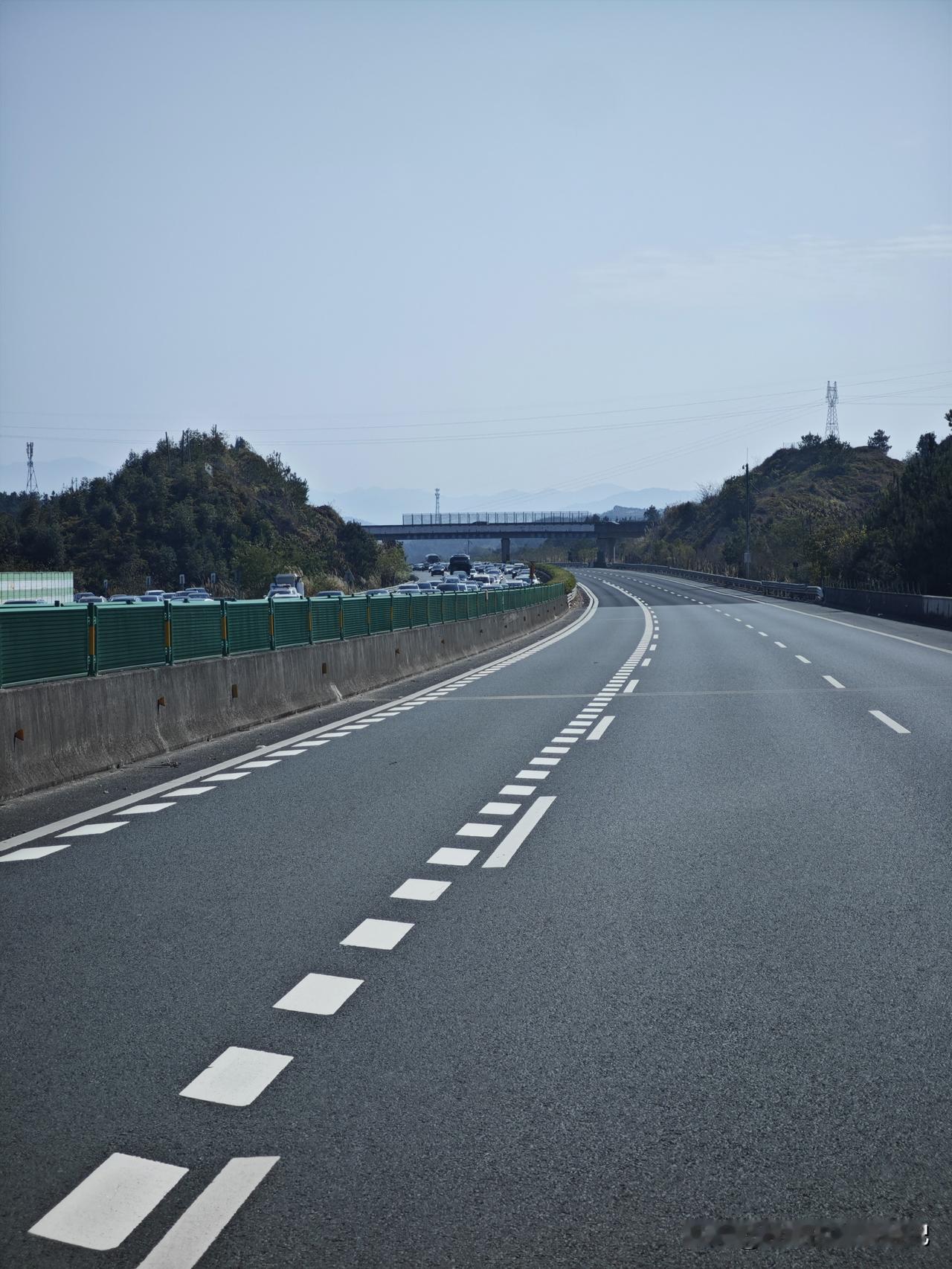 晒图笔记大赛返向出城一路畅通，不拥堵...