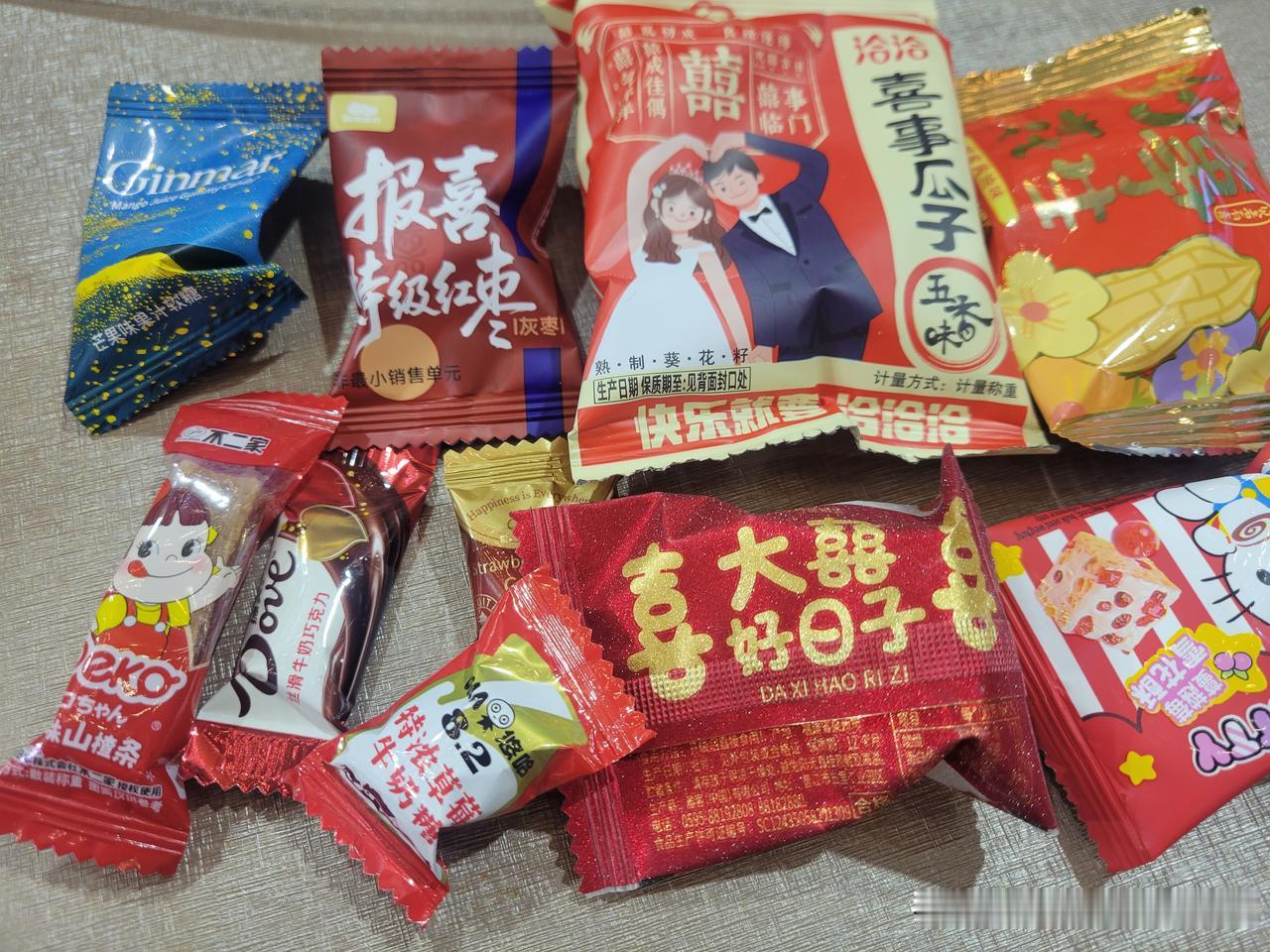 昨天参加了一场朋友女儿婚礼，堪称场面宏大。女孩父母男孩父母都是本地人，事业有成。