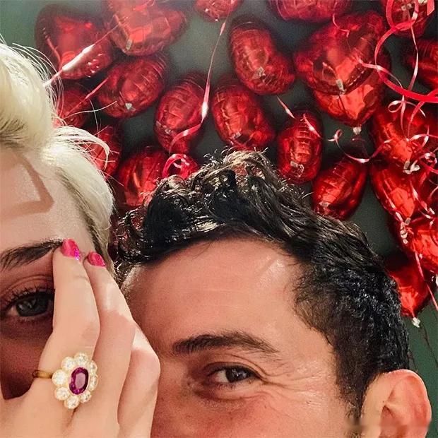 水果姐Katy Perry 在里斯本里约摇滚音乐节上调侃自己那段长达六年的订婚往