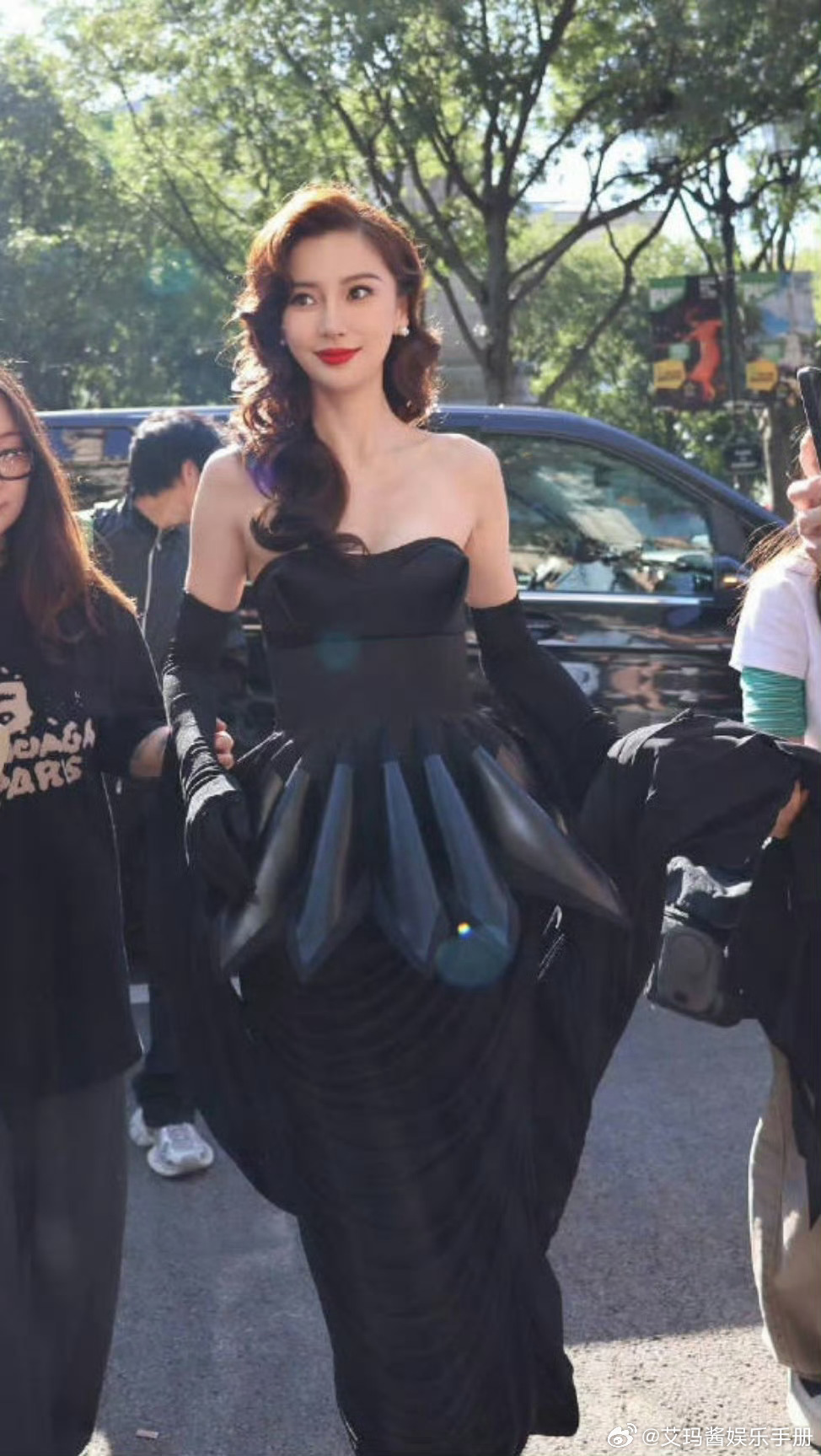 Angelababy巴黎第二套造型，来看状态如何？ Angelababy解锁全新