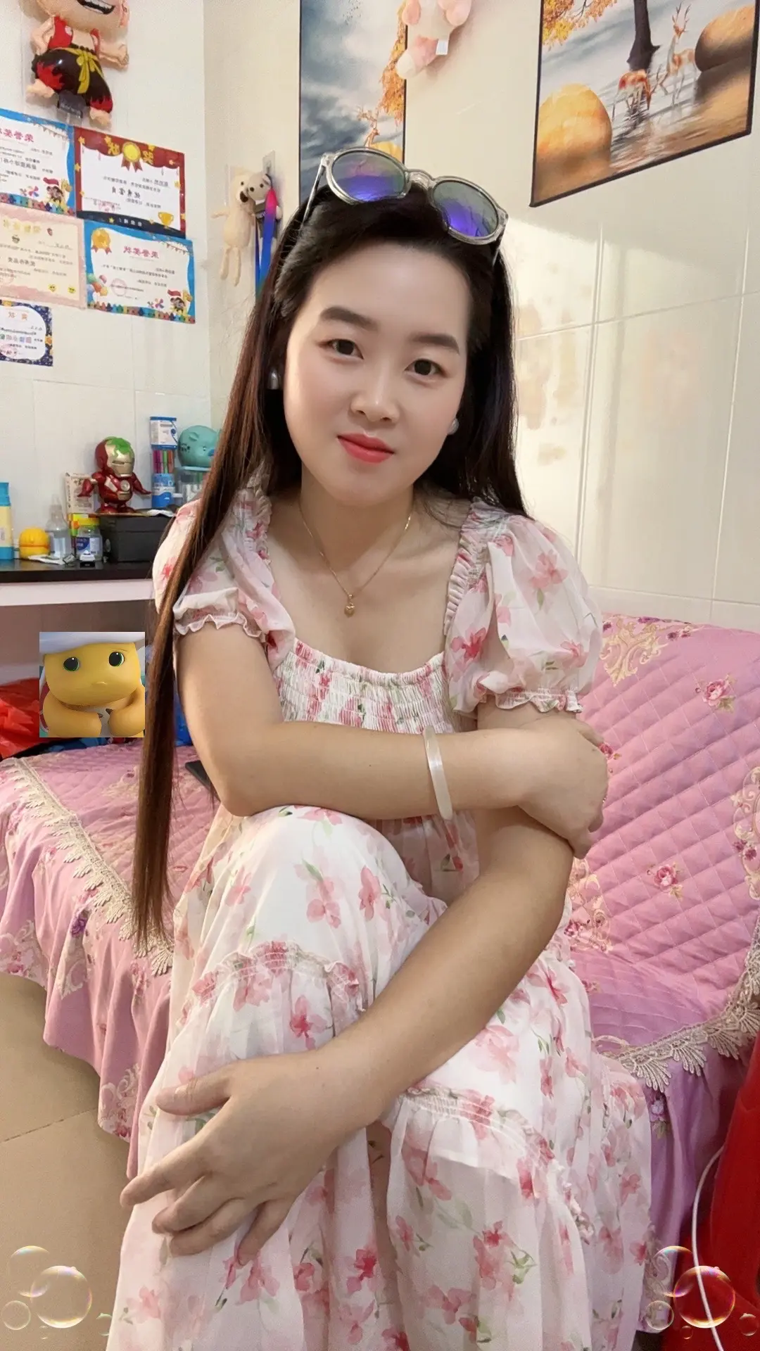 穿破才是衣，到老才是妻。一婚也好，二婚也罢，今生共白头才是夫妻。灯红酒...