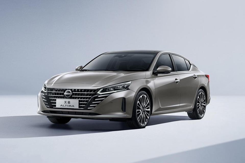 2022款2.0L XL-TLS悦享版，最近发现主驾座椅皮革开裂，他质疑真皮座椅