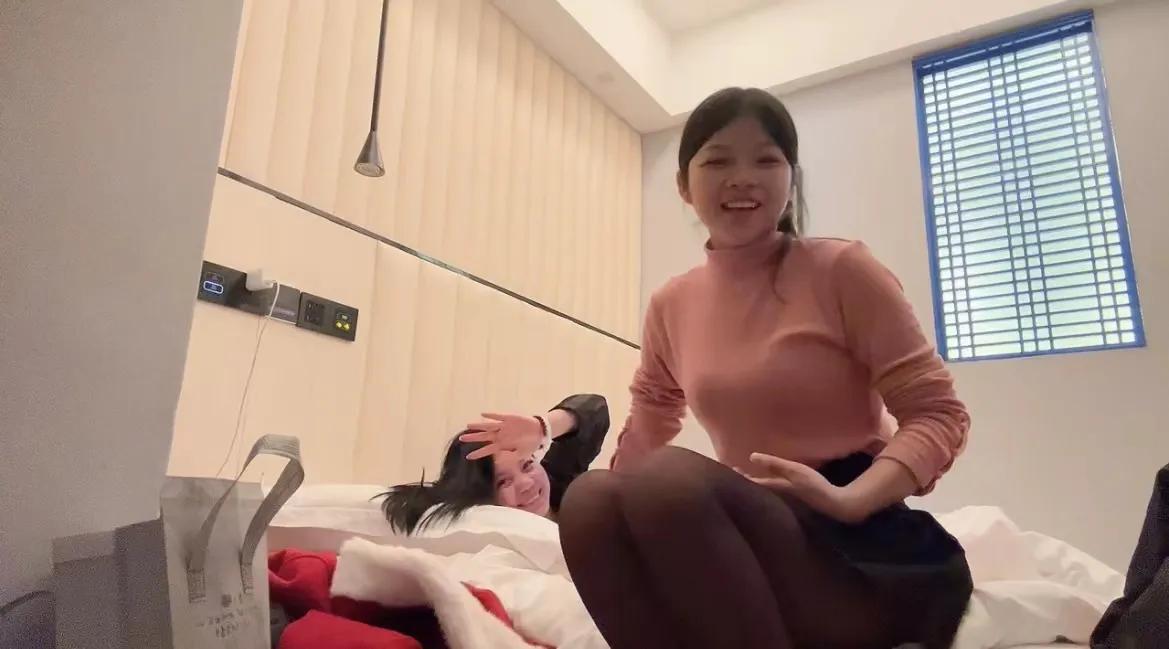 最近好累啊！一直在东莞和深圳之间跑来跑去，想找个合适的工作真心累，果断放弃进厂工