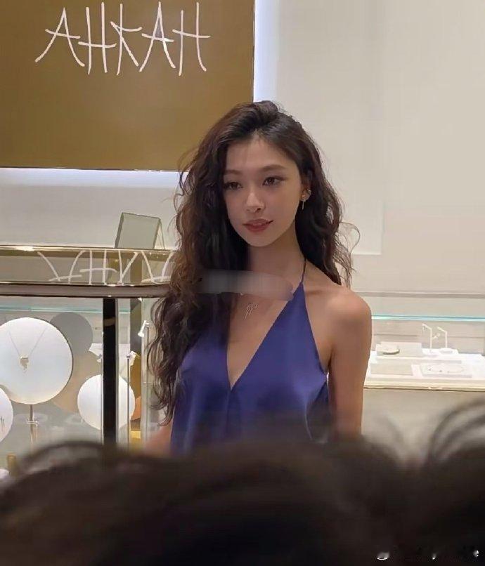 我的天？！原来易梦玲现实中美的这么吓人啊 ​​​