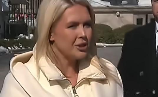 白宫新闻秘书卡罗琳·利维特：
一如既往，作为总司令，美国总统在伊朗问题上有多种选