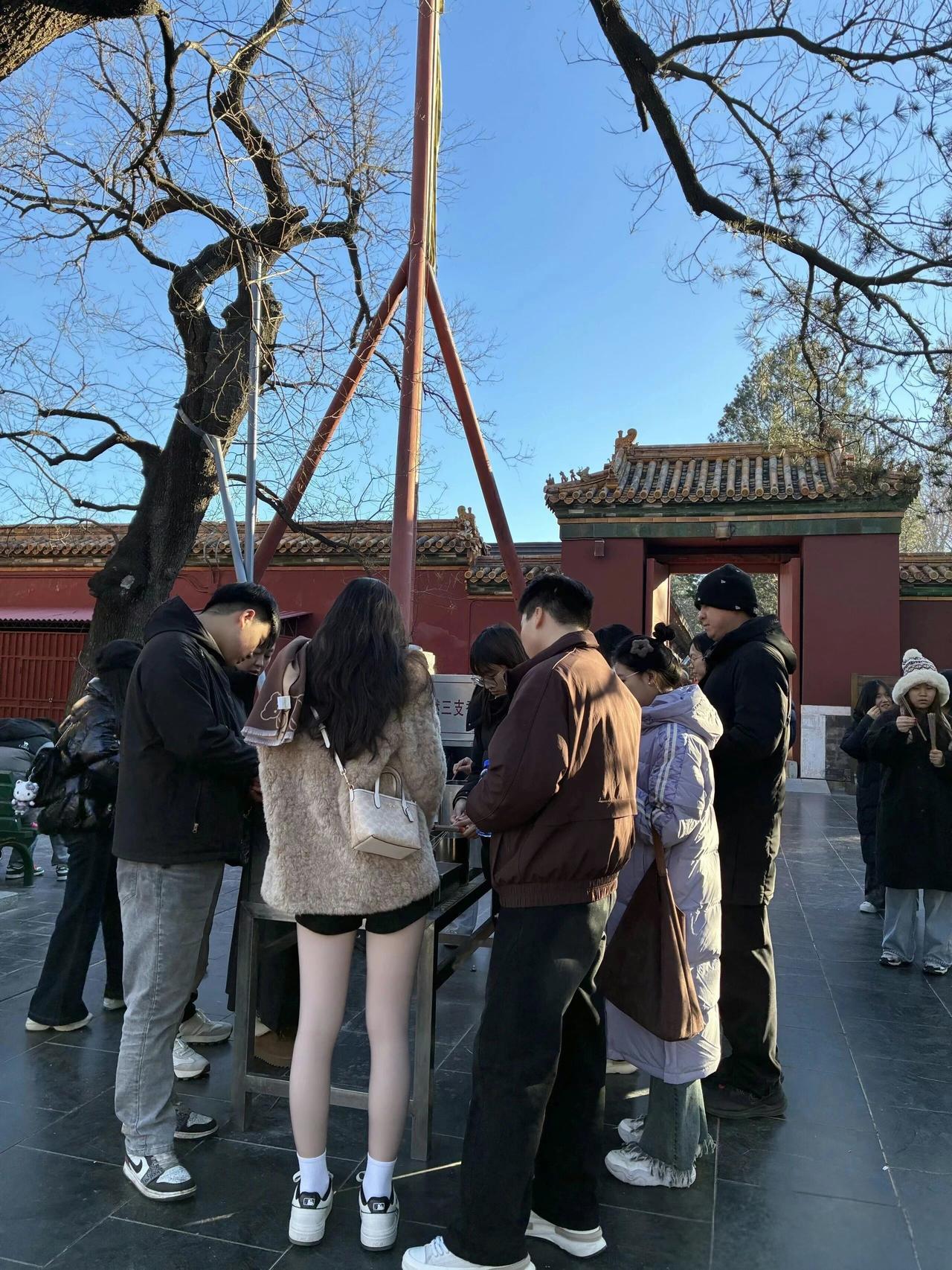 年轻人咋都热衷于去雍和宫了？想不通……