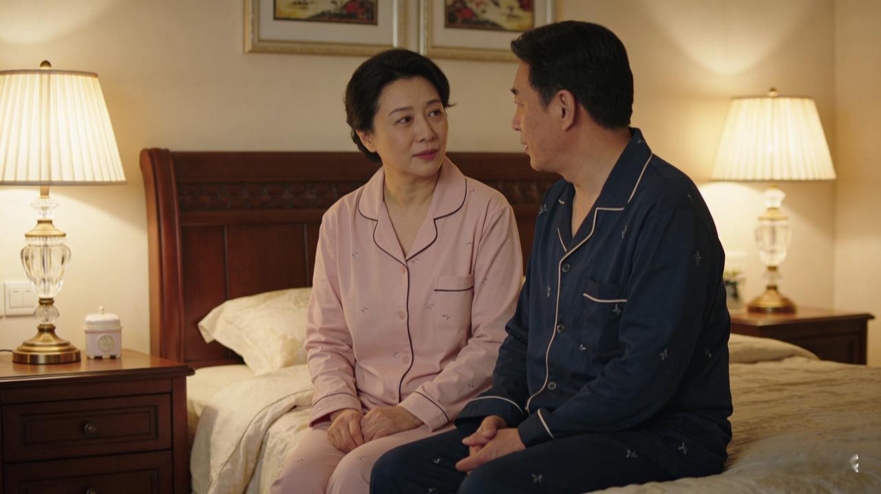 一位婚恋专家令人彻悟的话：
夫妻之间
最好的保鲜剂
就是每天晚上
不玩手机，不看