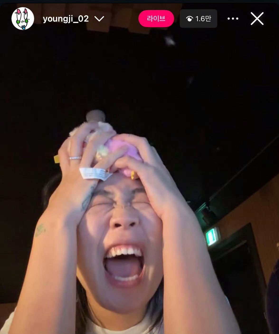 买到盗版Labubu后李泳知的反应（甚至是特意开直播拆Labubu盲盒，然后发现