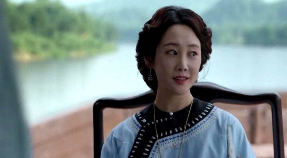 你熬夜追了80集的“独立女性”，在第81集变回贤妻良母。
这不是剧情转折，是叙事