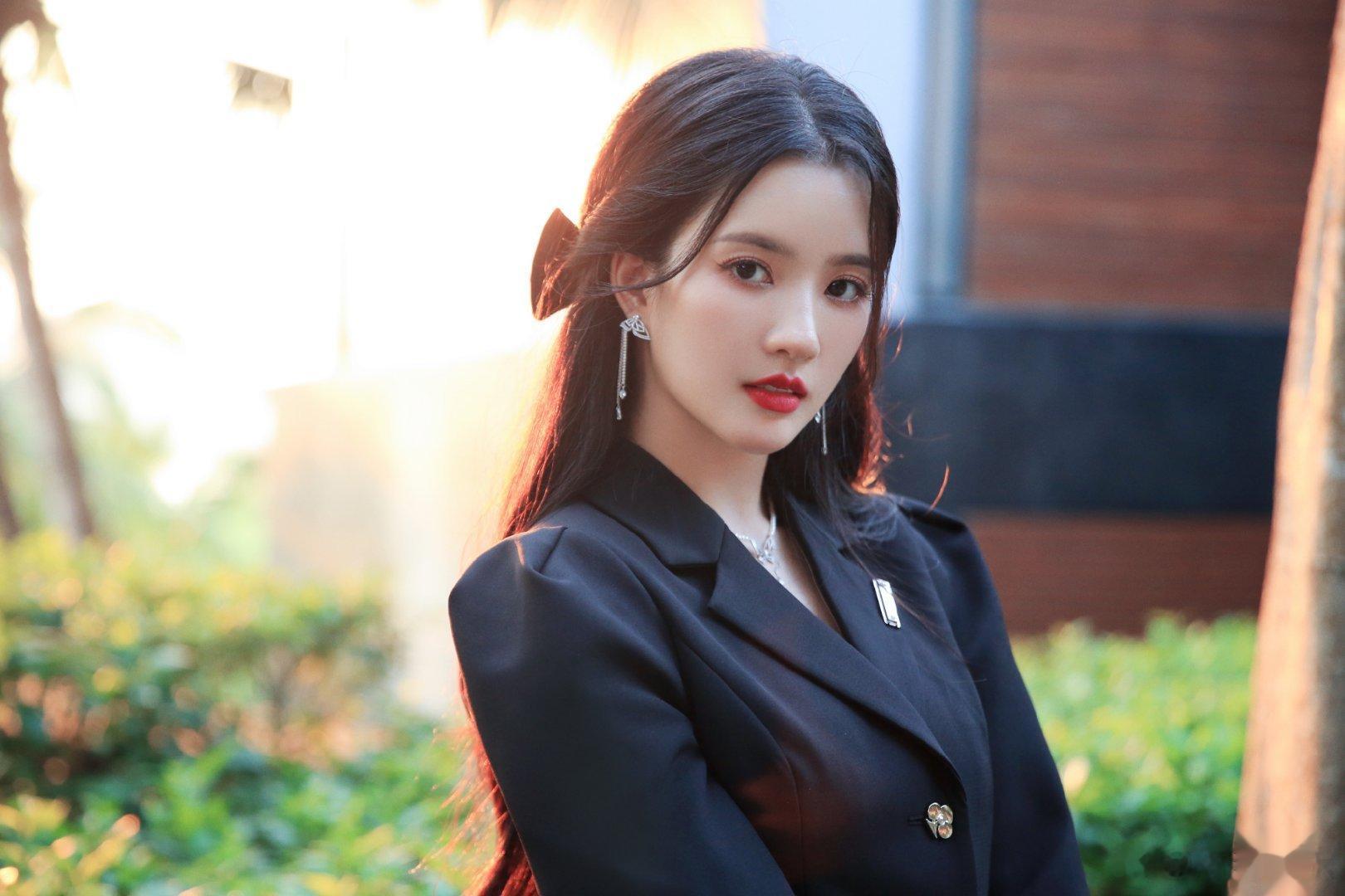 #硬糖少女303##刘些宁# 今日份糖妹新鲜物料刘些宁宁安如梦工作室更新团综剧照