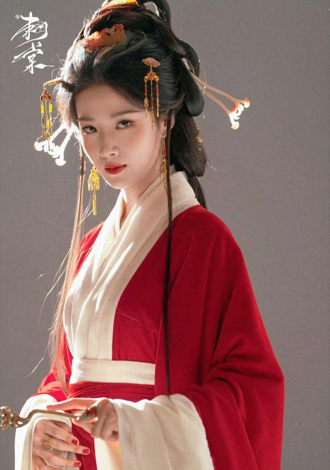 这一张眼神没表现出来。估计想表现狠劲，但只表现出了瞪眼[允悲] ​​​