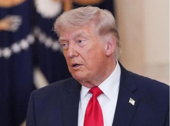 美国总统被债市逼疯了？
欠了40万亿还不上，不想着还钱居然要派军队对付债主！
特