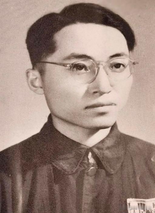 1952年，北京某军医院的病房里，一位刚从朝鲜战场撤回来的师长，正在做例行检查，