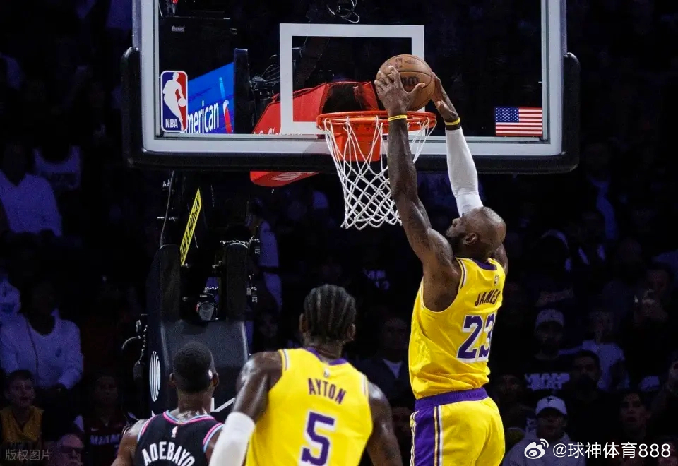 这是41岁？詹姆斯19+15+10历史第一湖人逆转热火，今天詹姆斯背靠背出战，出