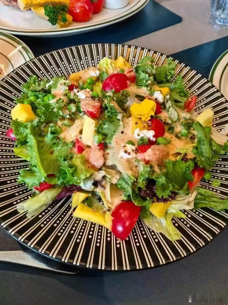 中式美食buff叠满！老外吃惯清淡西餐，被中餐狠狠拿捏，毫无抵抗力疯狂干饭，遇到