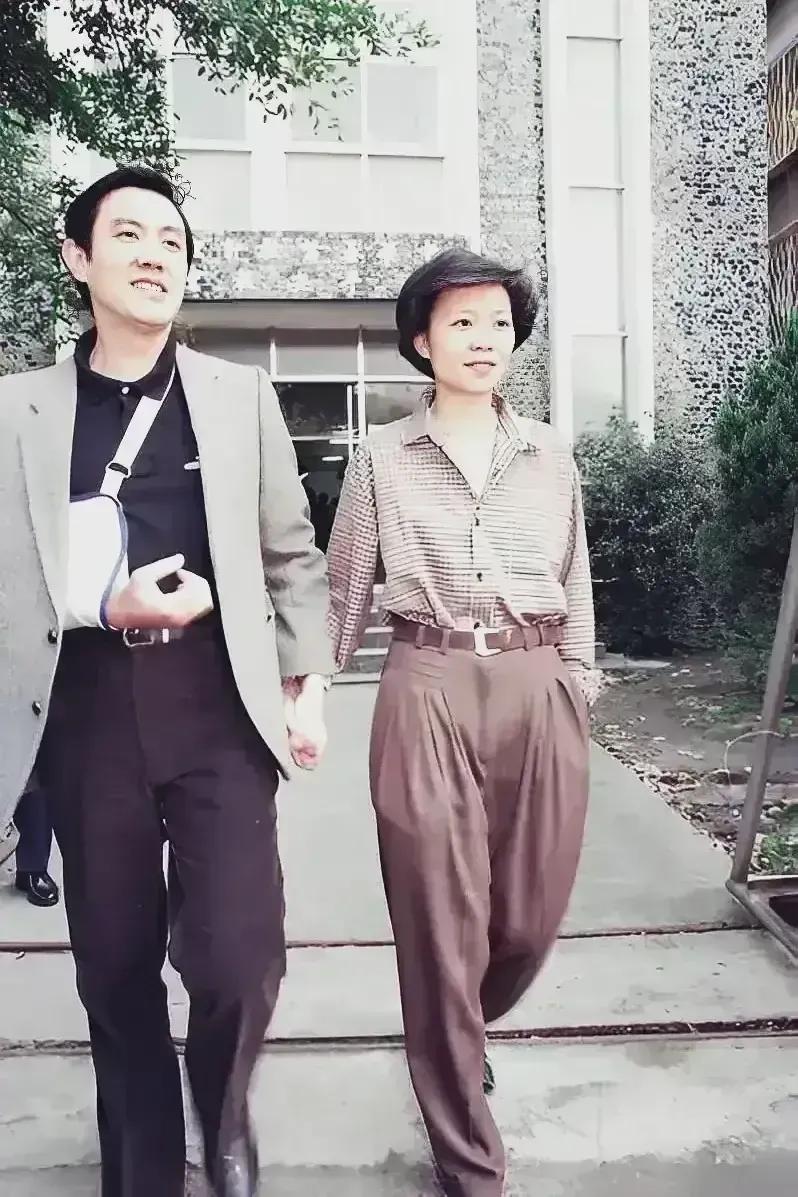 90年代，马英九妻子，周美青一张罕见的生活照，给人留下了深刻的印象。镜头中的她身