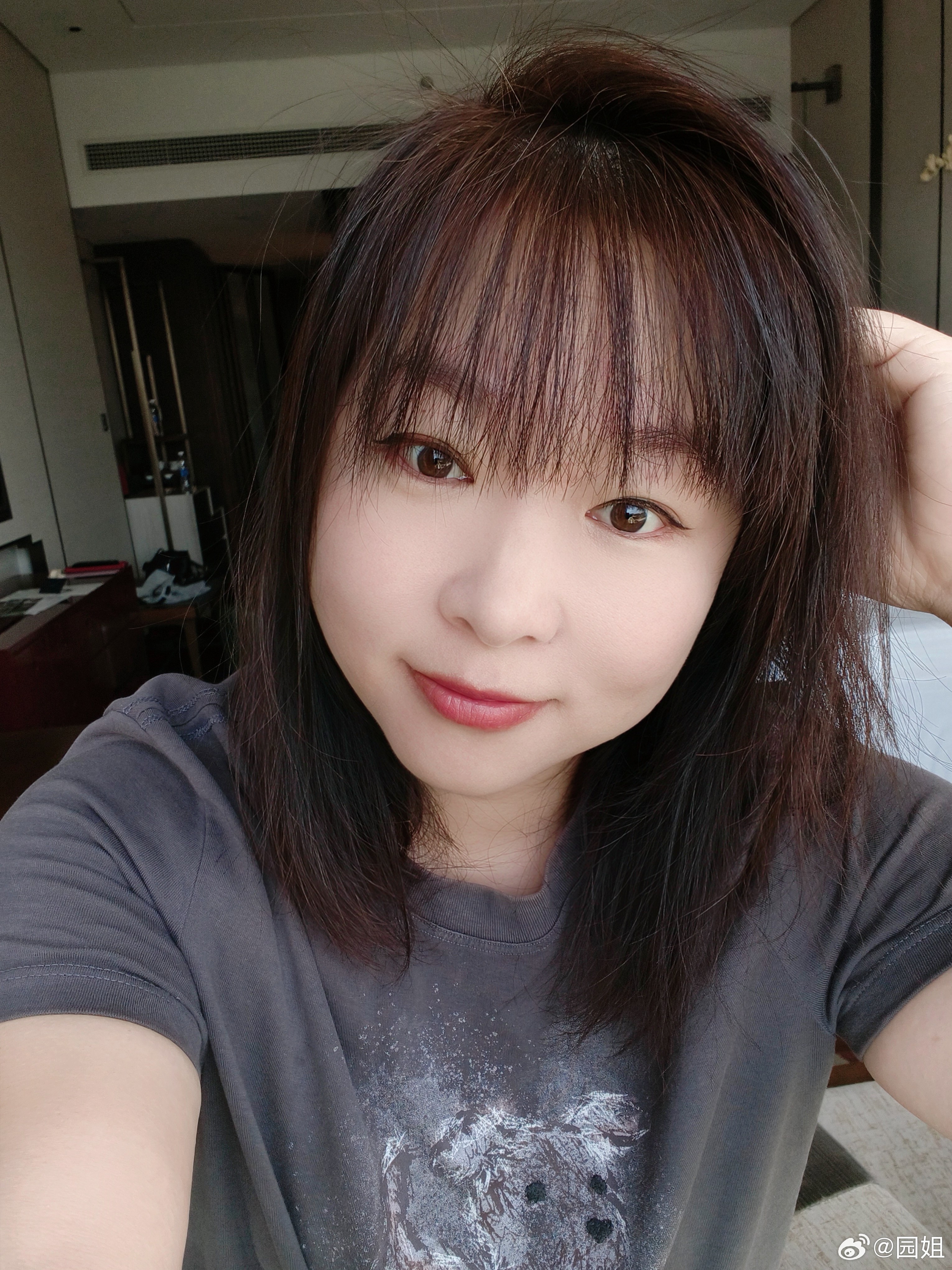 今天不用赶早班机，真舒服[拜托] ​​​