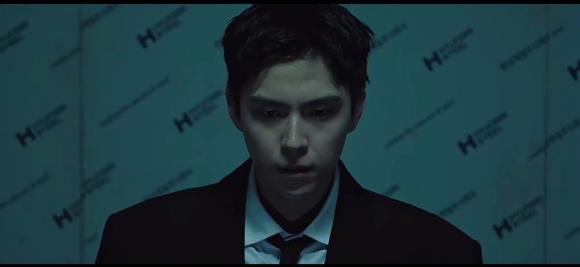 走之前甚至是饿着的 刚泡好的泡面一口都没吃上 就那样被扔下楼 亲爱的X你快把我看