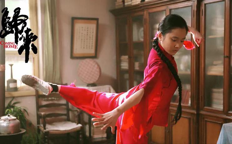 张慧雯一手好牌打烂，全因为低调的性格。
现在是自媒体时代，配合剧集的宣发，还要让