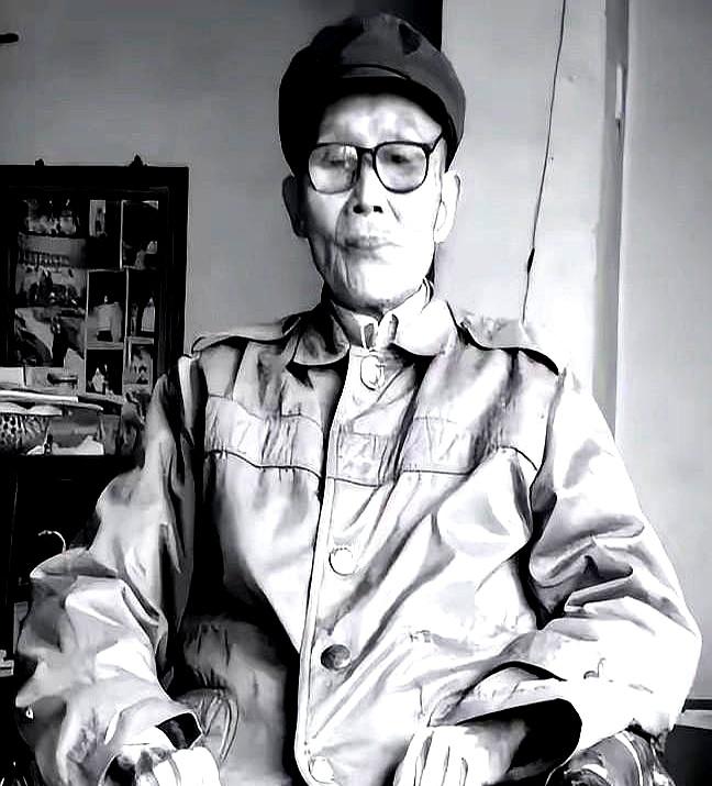 1941年，长沙巷战，国军排长郑贵玉捅翻第一个鬼子后，干了件怪事。他没有顺势拔刀