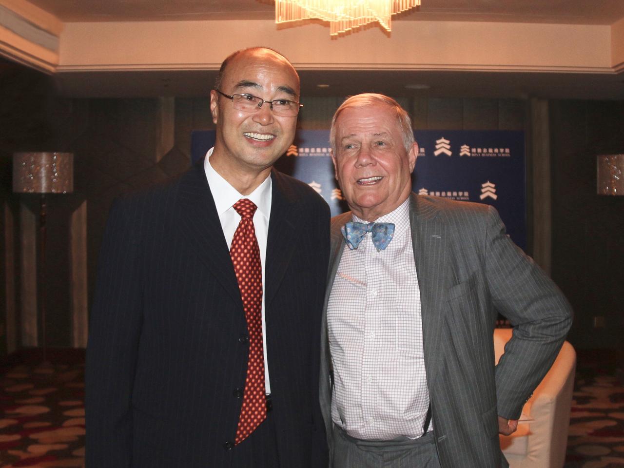 【特朗普1.0时期的美股4次熔断即将重演？罗杰斯预警危机！全球资金只盯2个洼地】