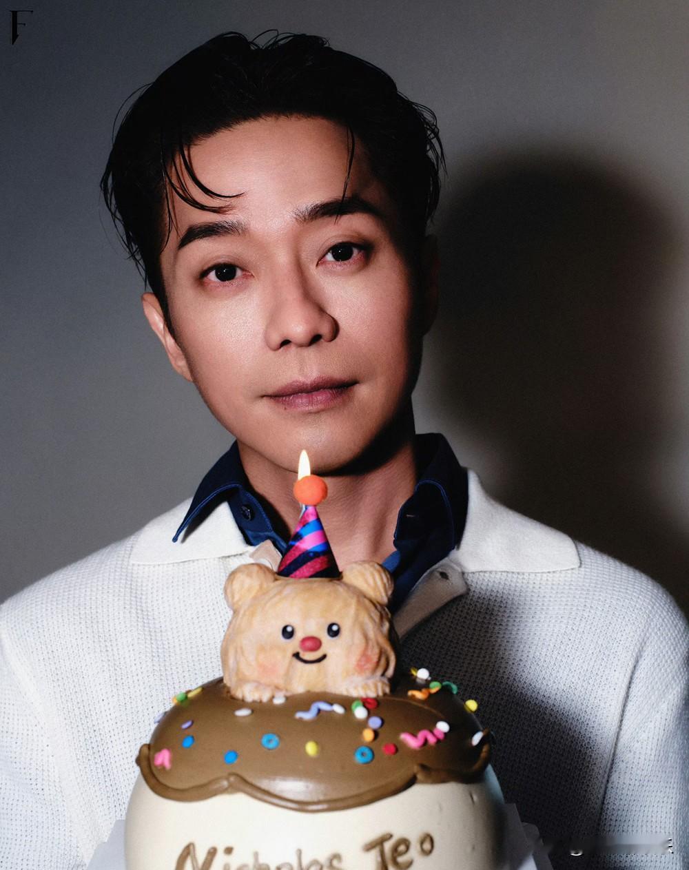 感觉张栋梁现在也可以继续出演偶像剧。

当年看他出演《微笑past》的时候，他的