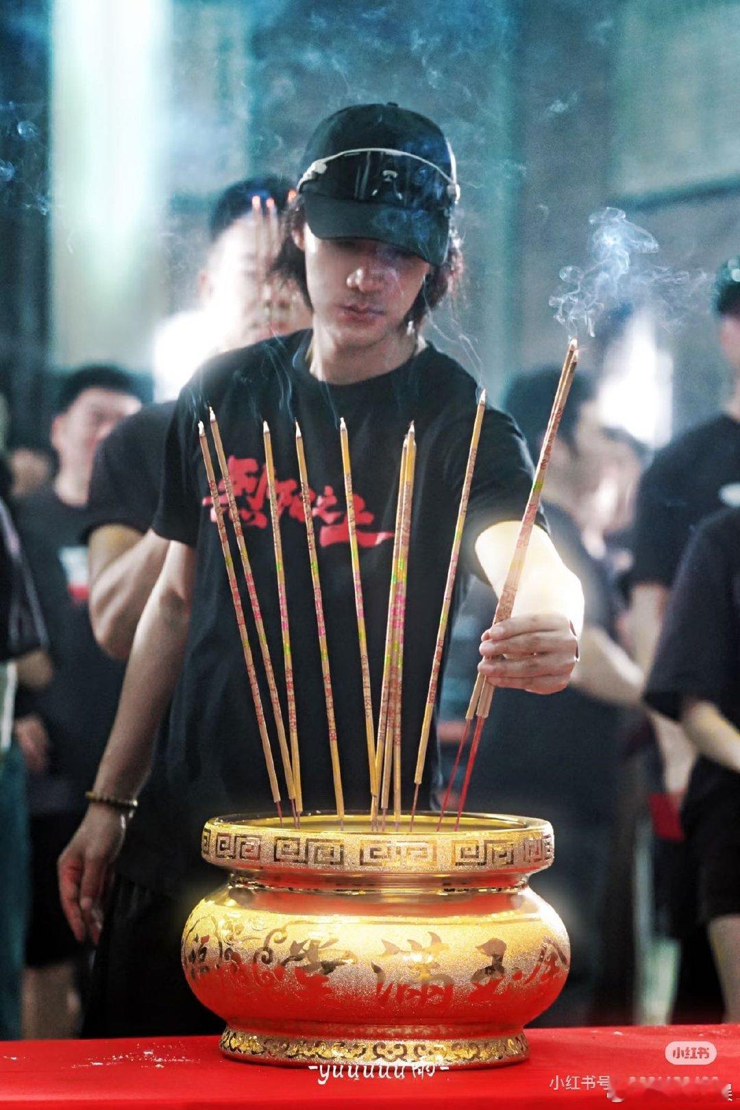 此沙烈阳之上港风造型 此沙《烈阳之上》广州拍摄路透刷屏全网，佛山五千平城寨实景加