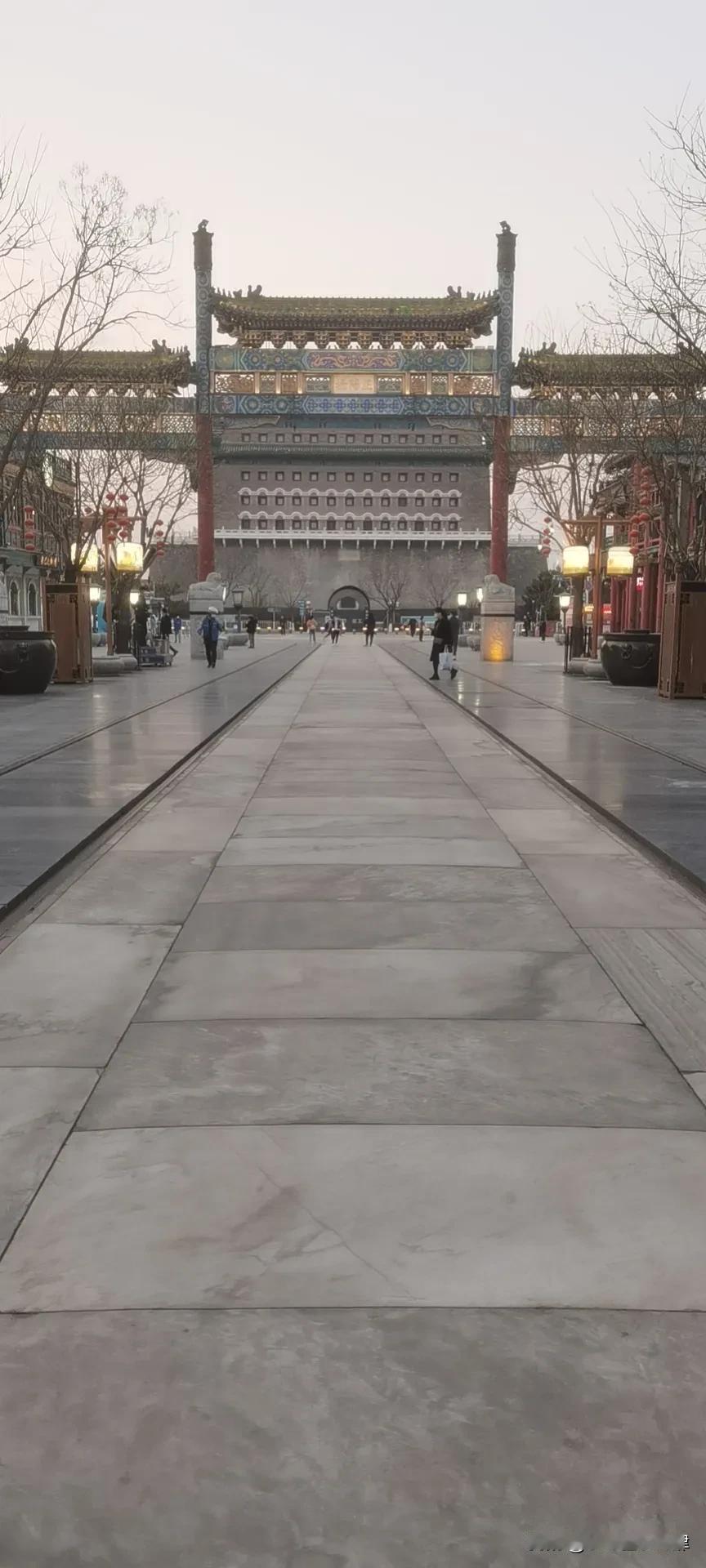大晚上来天安门前门转转。