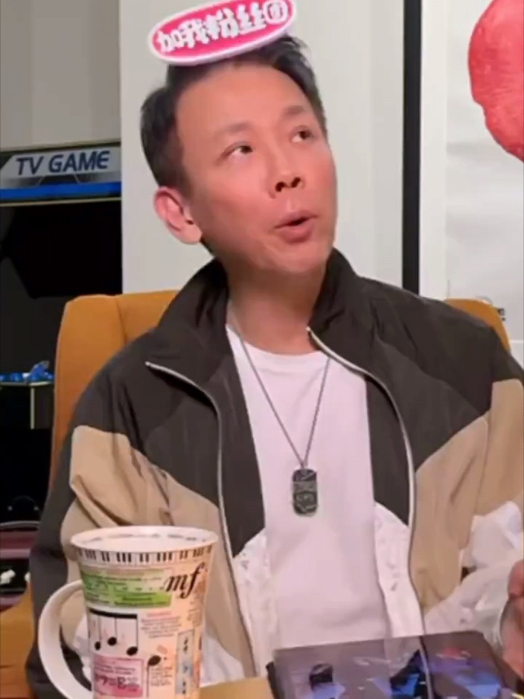 陶喆夸自己腿细不忘调侃陈奕迅 陶喆回应粉丝自称“喆学家”，他说这个称呼很酷，而且