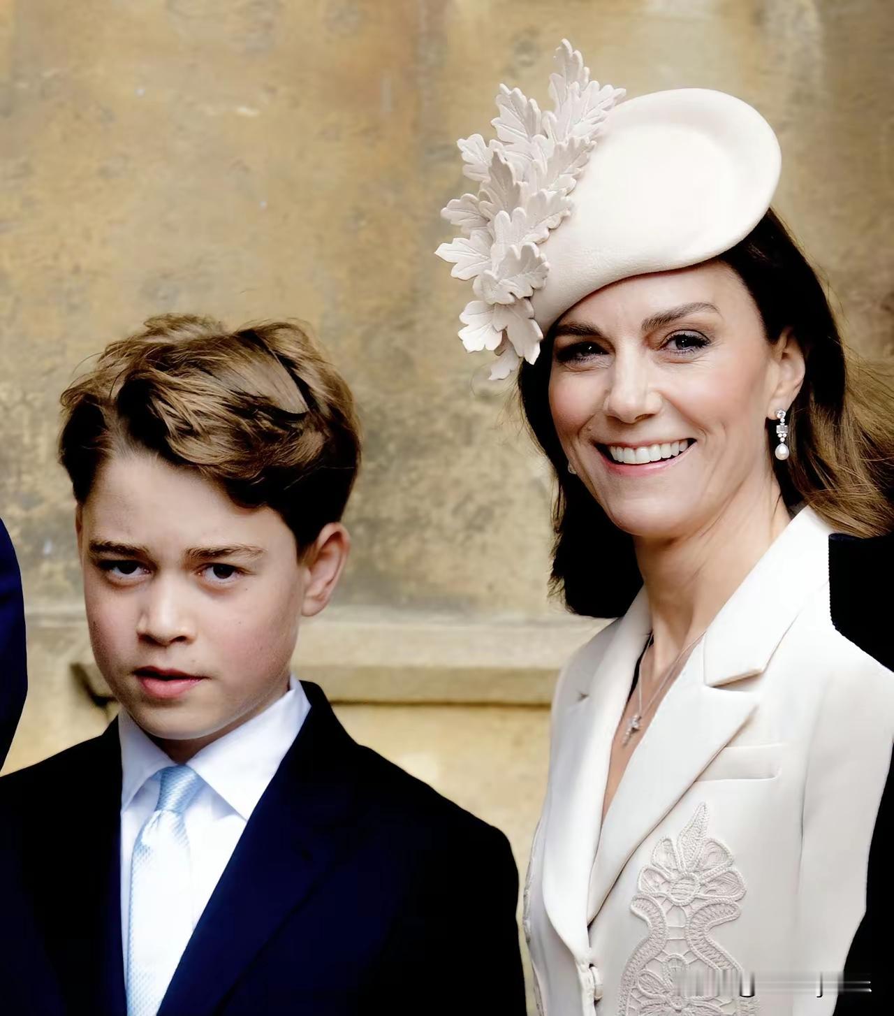 曾经的凯特，再也回不去了！
为何？
她很清楚，曾经那个循规蹈矩，偶尔可以单纯灿烂