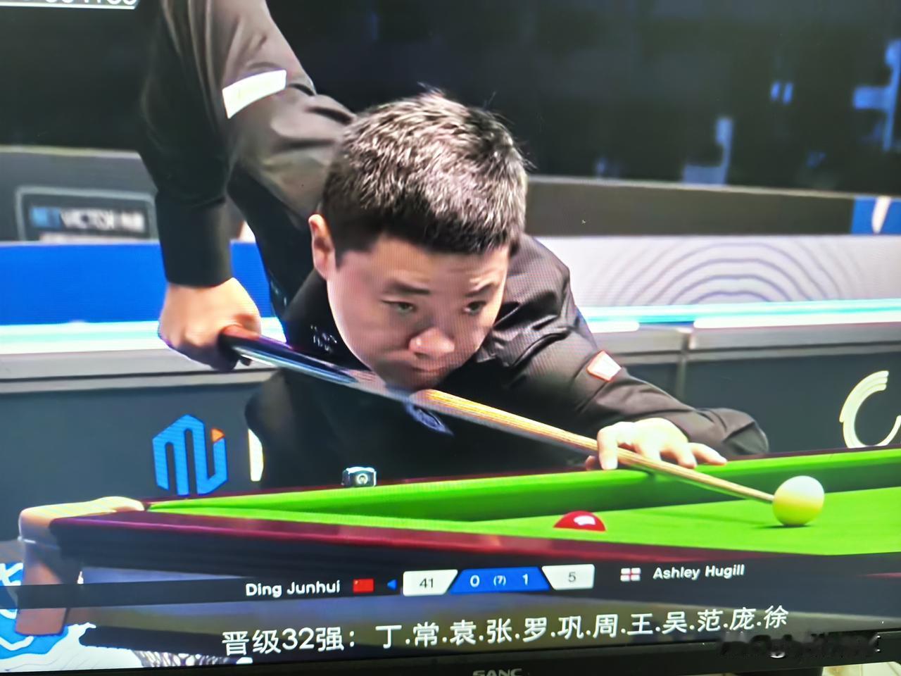 丁俊晖4：2赫吉尔，晋级16强。
斯诺克英格兰公开赛，16强争夺战。对阵双方为丁