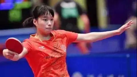 女单1/4决赛，头号种子石洵瑶0-3惨遭横井咲樱横扫，未能晋级四强?

第一局：
