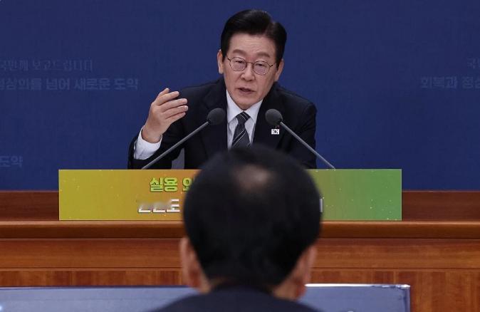 看到李在民有意请求我国转送朝鲜人回朝鲜，还让我挺吃惊的，向来国际媒体特别是韩国媒