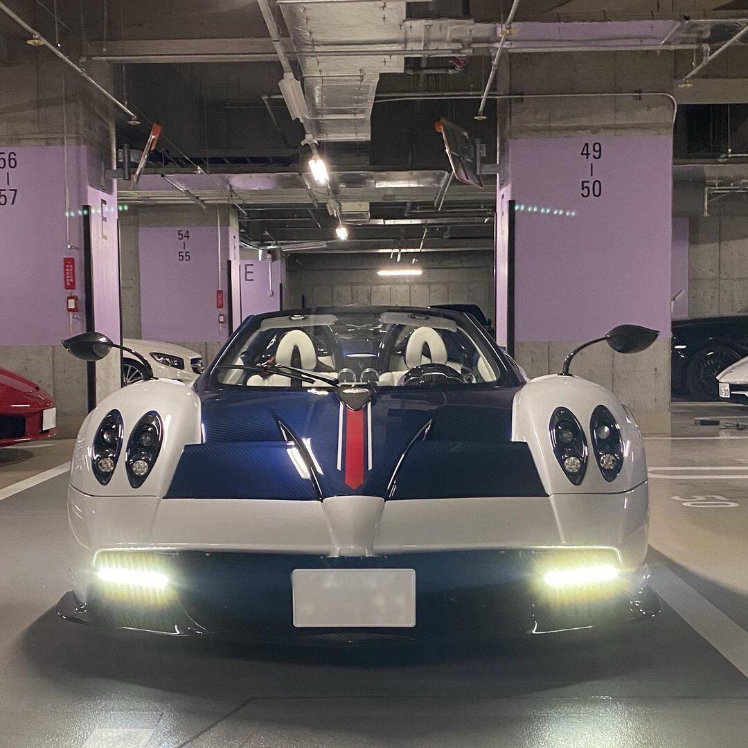 国内唯一一台蓝牌Huayra Roadster