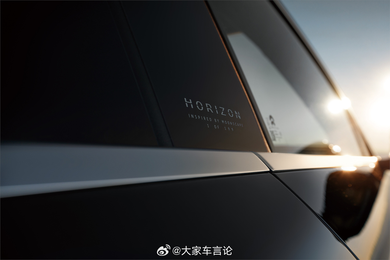 限量199台，ET9地平线特别版全新主题「浮光跃金」、「寰宇曜月」亮相，双拼色、