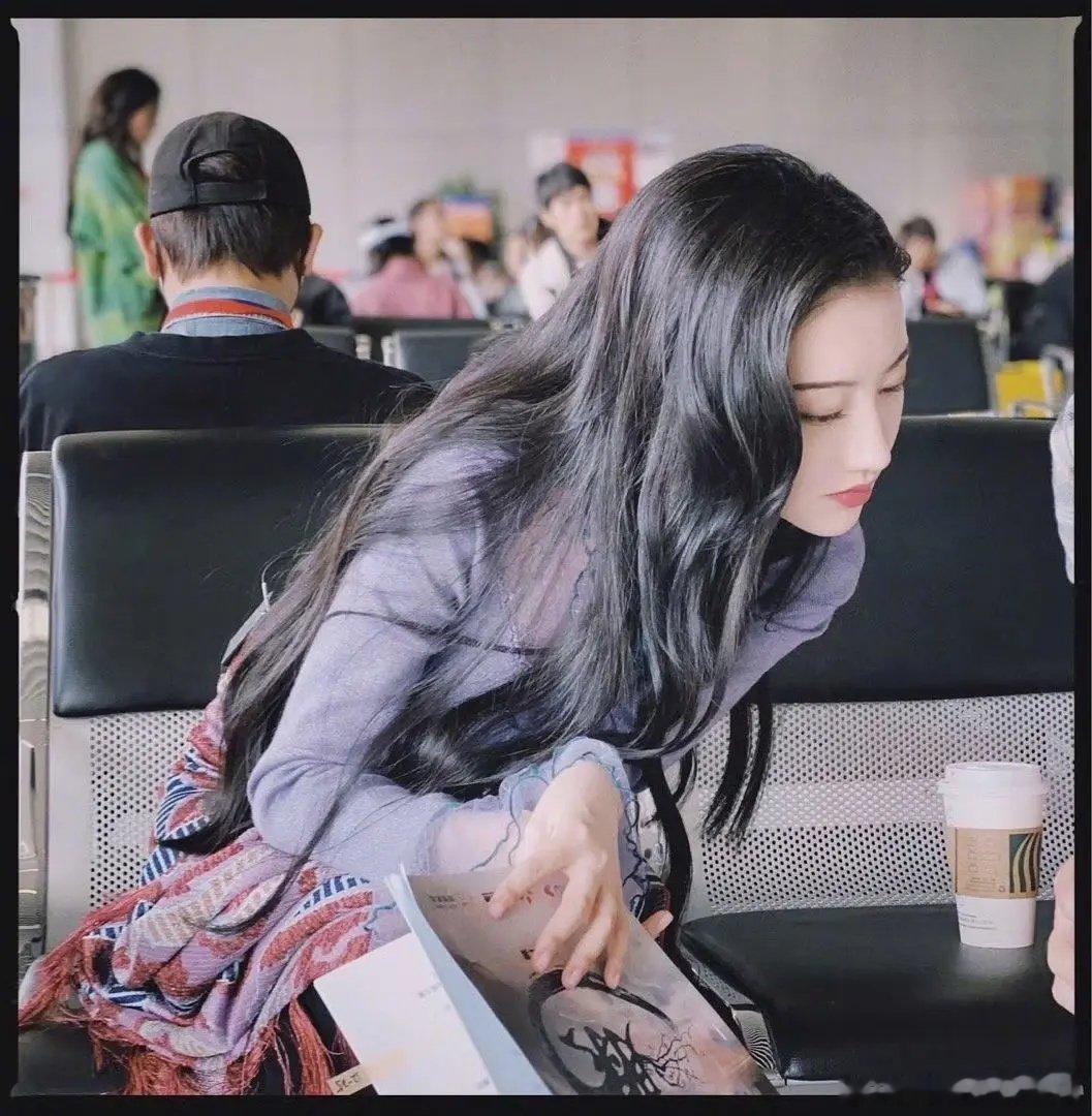 景甜在司藤时期真的超级美，不光美，而且还有灵气，在之后感觉都没有那样的灵动感了 